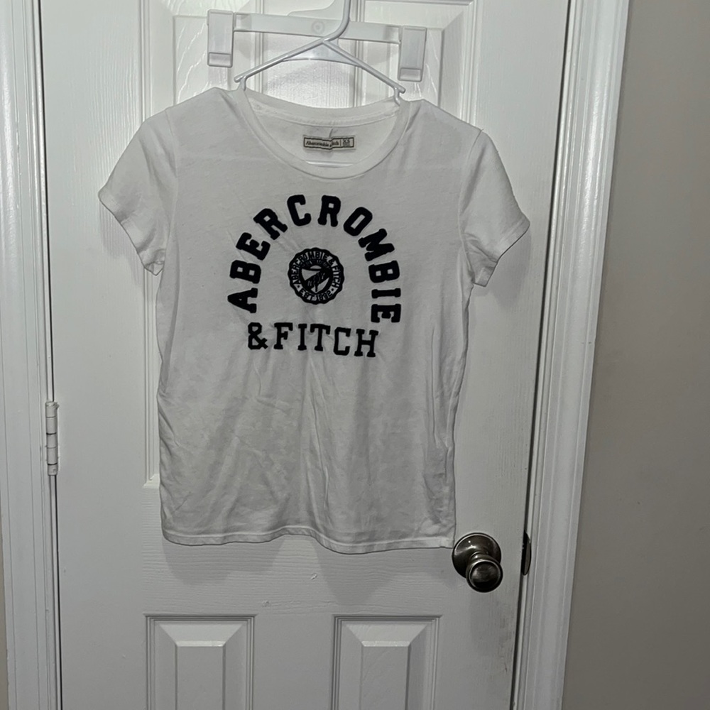 brand: abercrombi. size: XS. color: white with black writing